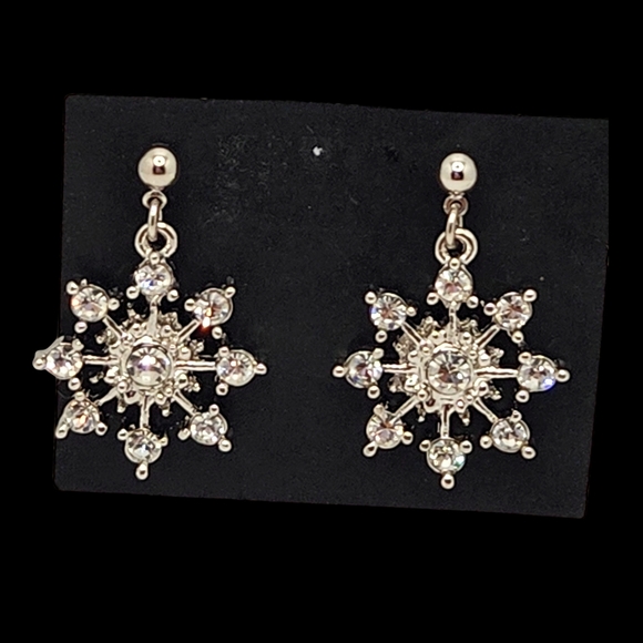 Dazzling Crystal Snowflake Earrings - Picture 3 of 5